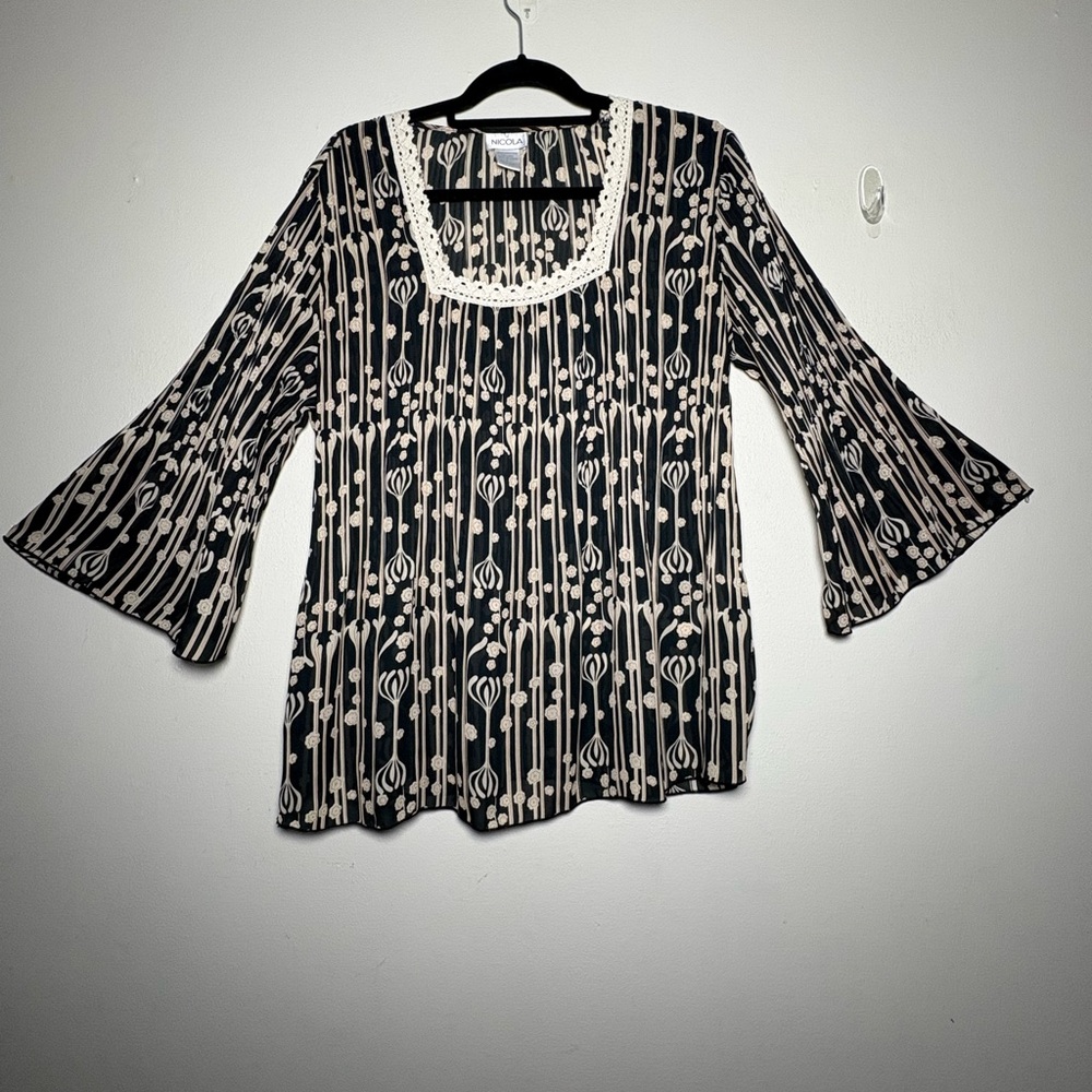 Nicola Women's Blouse w/ Bell Sleeves Black and cream Size L